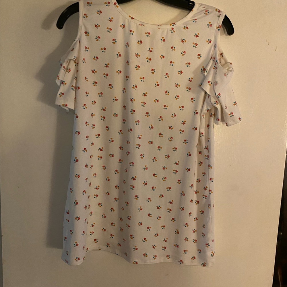 Woman’s short sleeved white & floral print cold shoulder top - Picture 2 of 7